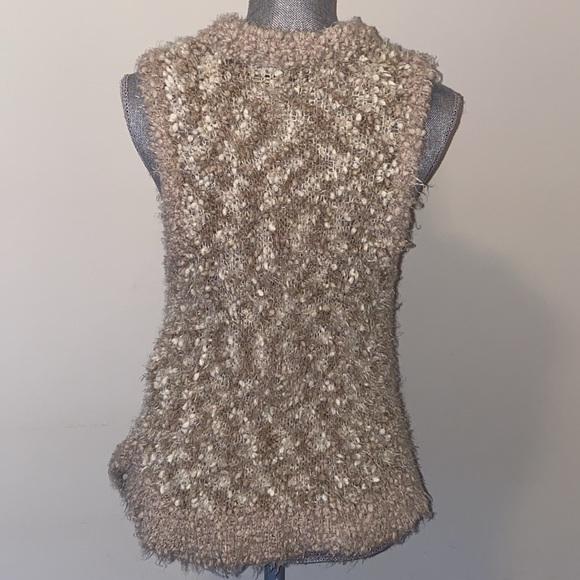 Kenzie Chunky Textured Boucle Loose Knit Sweater Vest Size Tan Medium - Picture 5 of 11